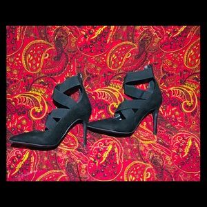 Black Pointed-toe Pumps